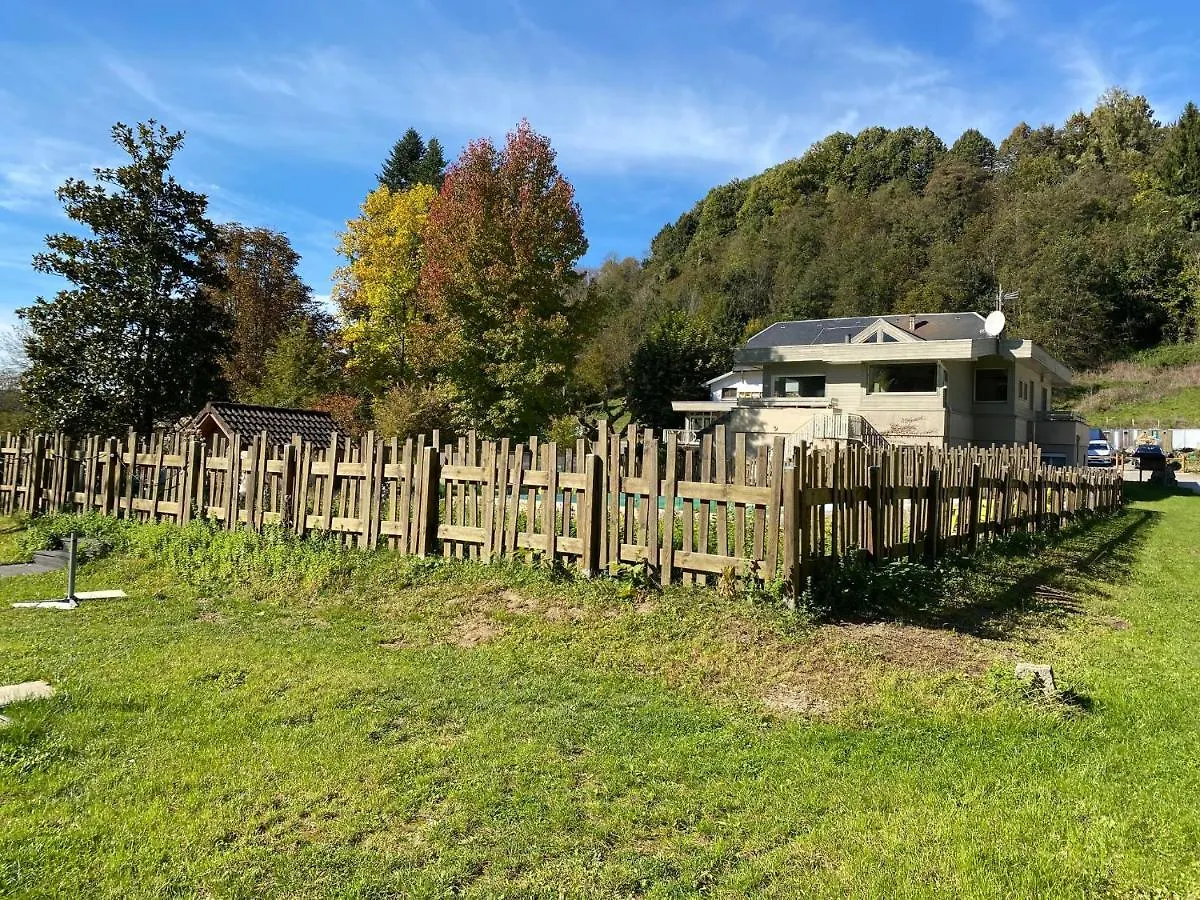 Les Lodges du Lac Saint-Alban-de-Montbel France