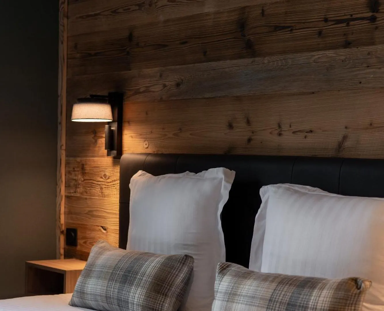 Les Lodges Du Lac Saint-Alban-de-Montbel Hotel