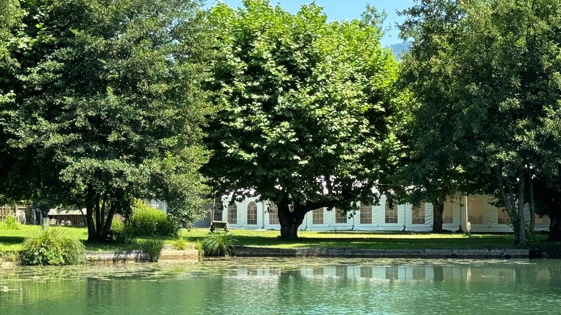 Les Lodges Du Lac Saint-Alban-de-Montbel