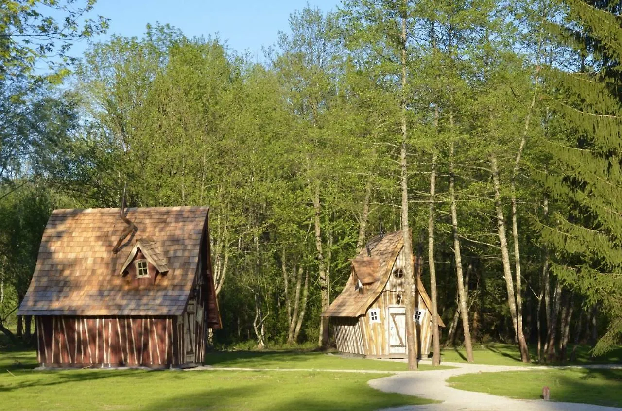 Les Lodges du Lac Saint-Alban-de-Montbel France