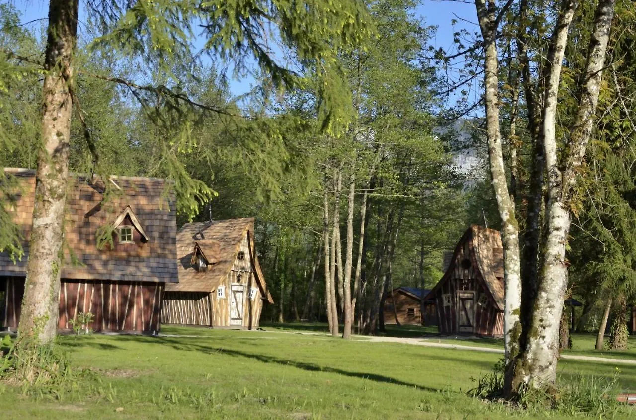 Les Lodges du Lac Saint-Alban-de-Montbel