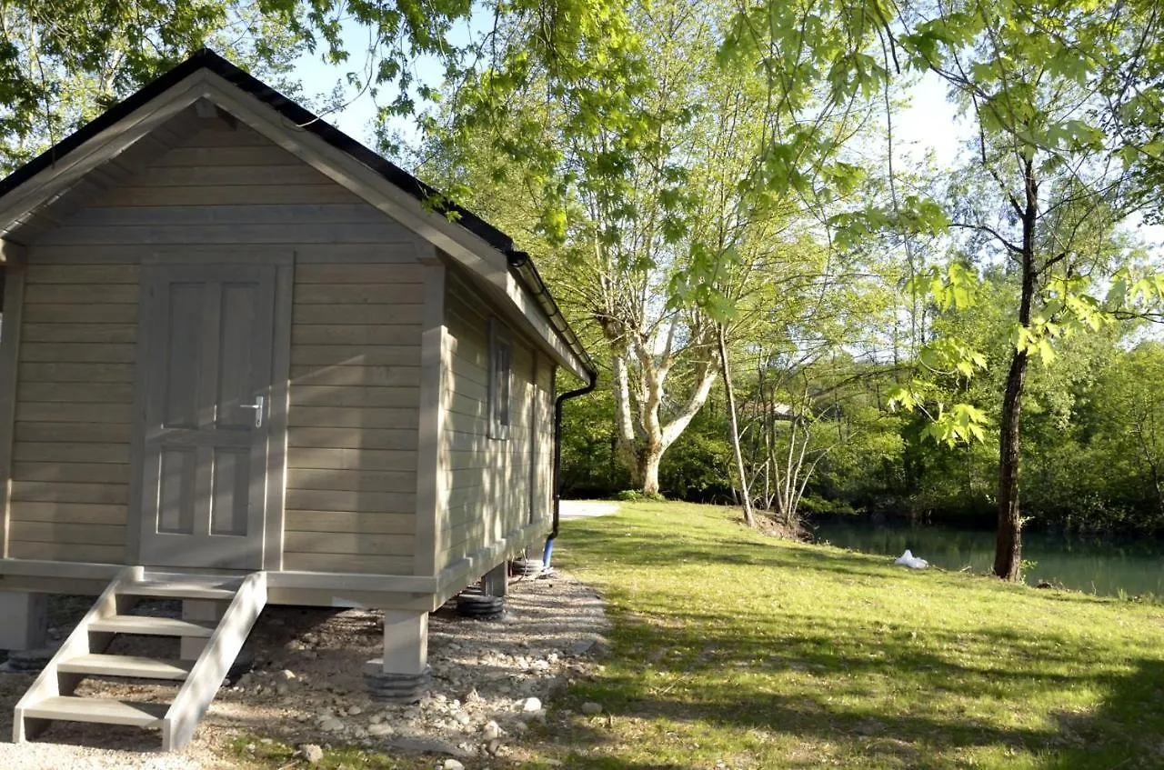 Les Lodges Du Lac Saint-Alban-de-Montbel