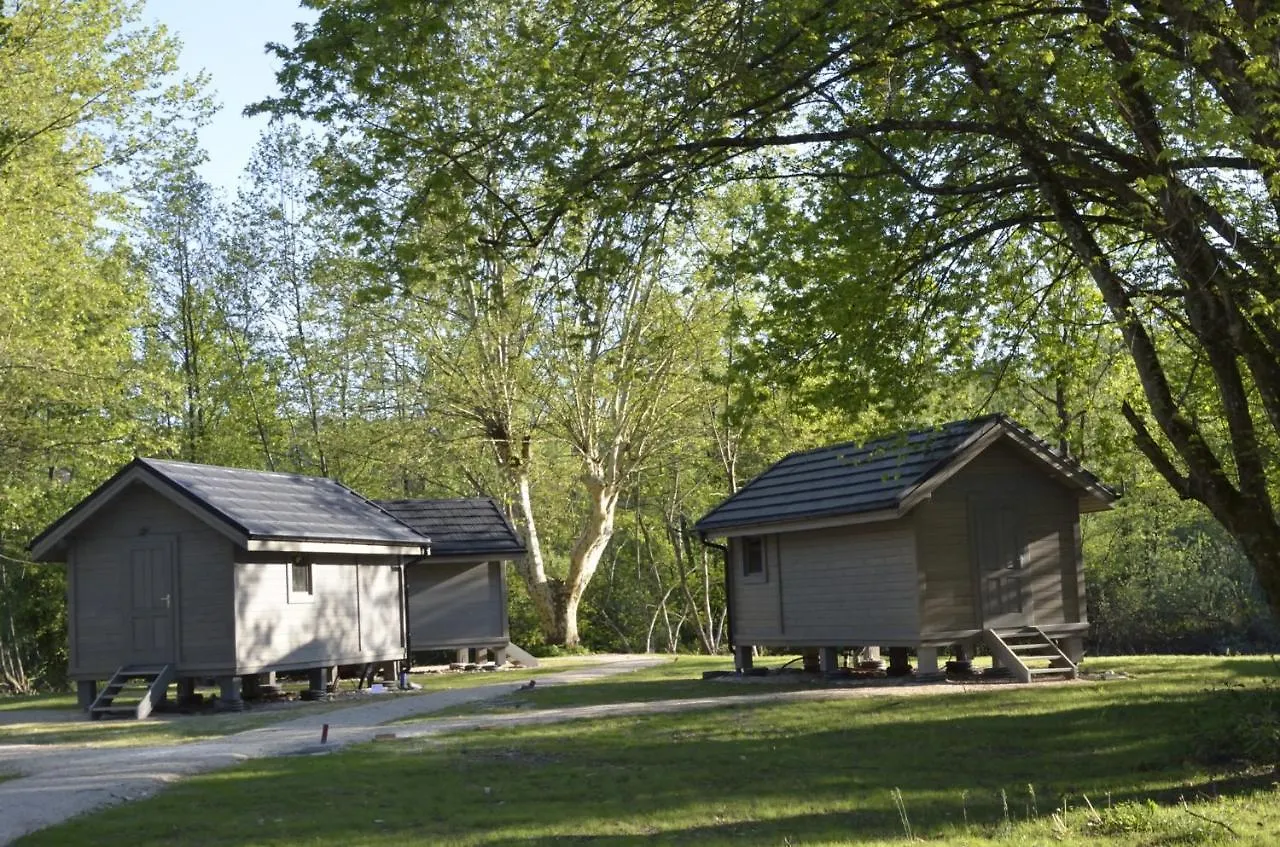 Les Lodges Du Lac Saint-Alban-de-Montbel Hotel