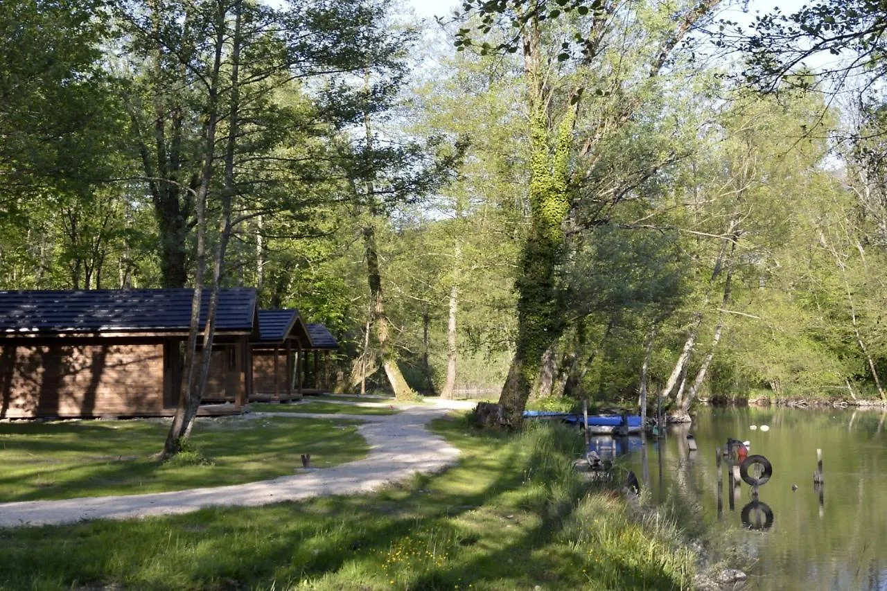 Les Lodges Du Lac Saint-Alban-de-Montbel Hotel