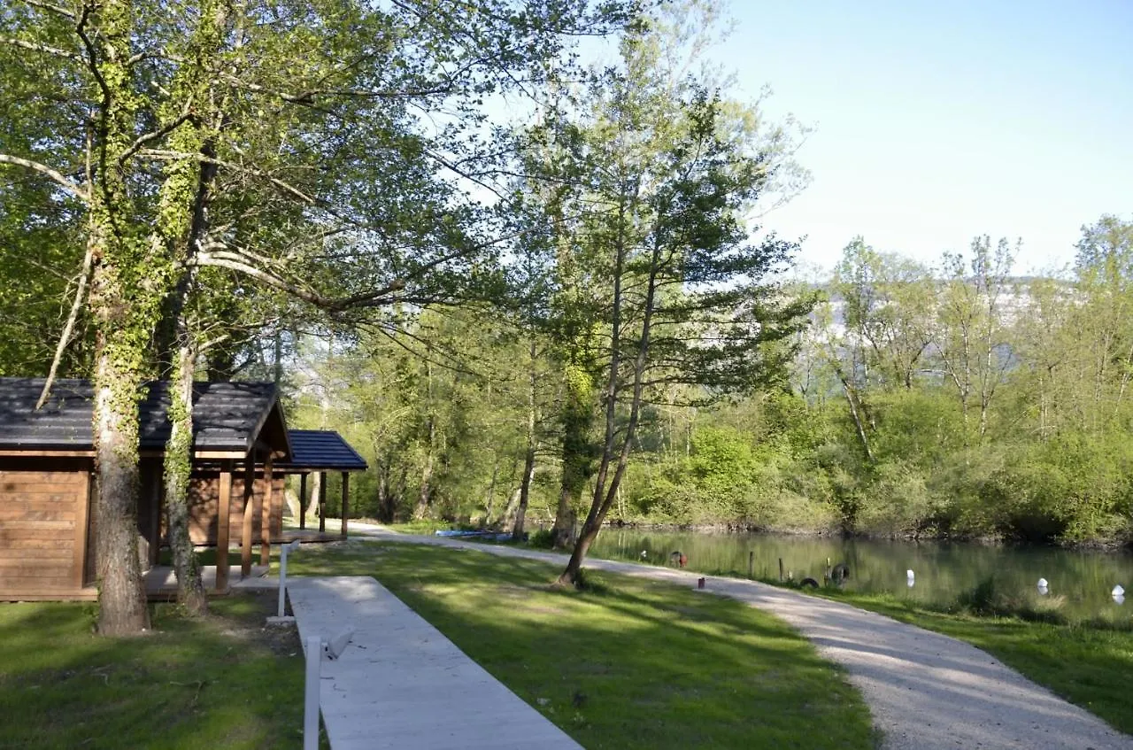 Les Lodges Du Lac Saint-Alban-de-Montbel Hotel
