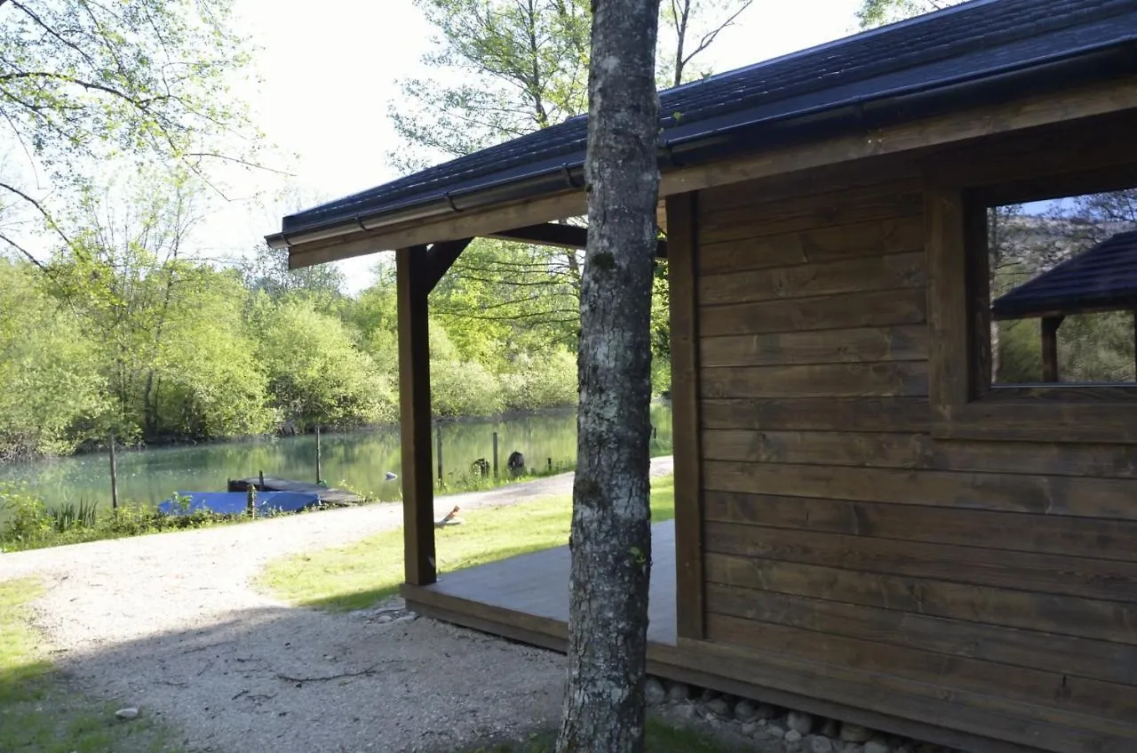 Les Lodges du Lac Saint-Alban-de-Montbel